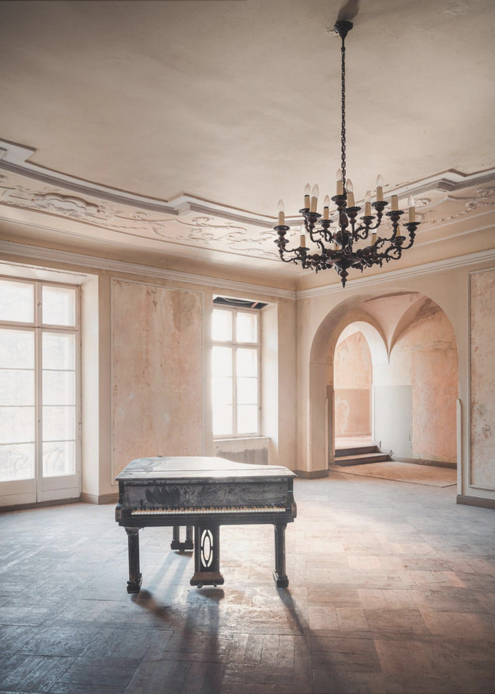 Piano i ett övergivet slott | Canvas