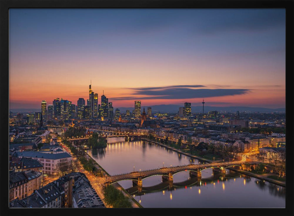 Frankfurtin horisontti auringonlaskun aikaan | Julisteet - Taidevedokset
