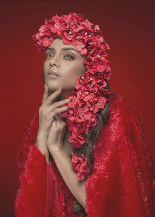 RED FLOWER LADY | Canvas